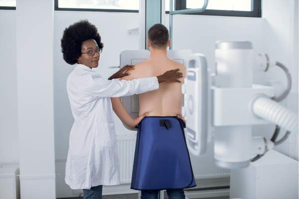 How much are radiographers paid in 2022?
