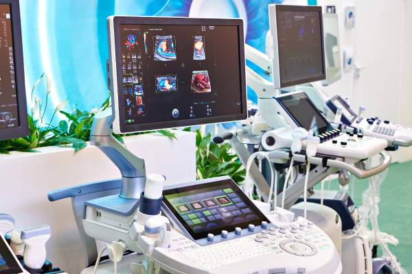 How much do sonographers earn in the UK?